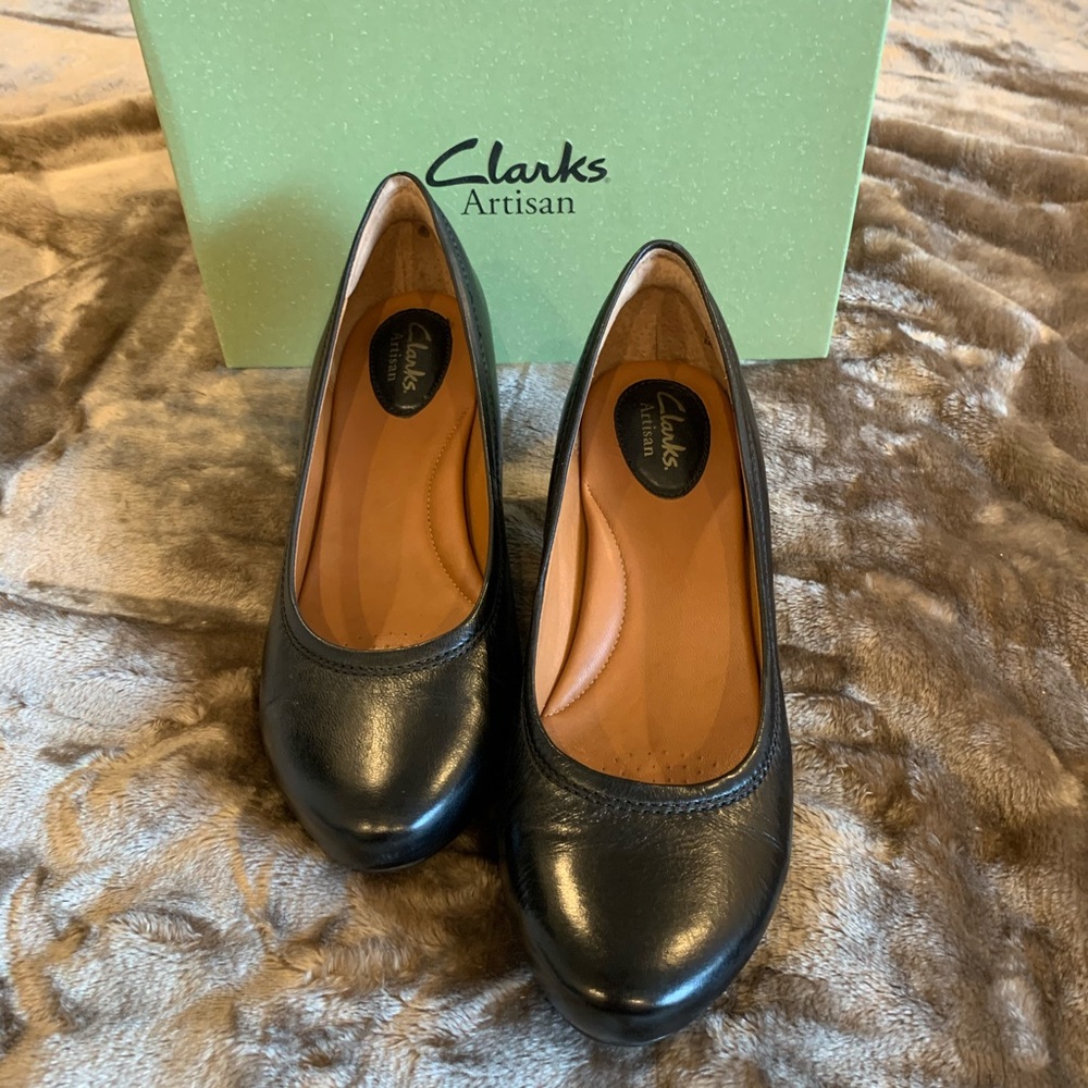 Clarks size 8.5 no nonsense black pumps